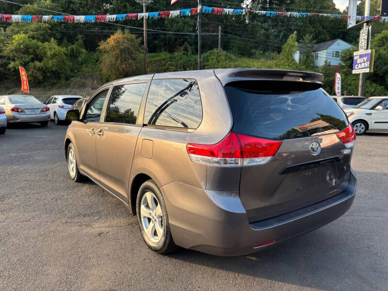 2011 Toyota Sienna Base 7-Passenger