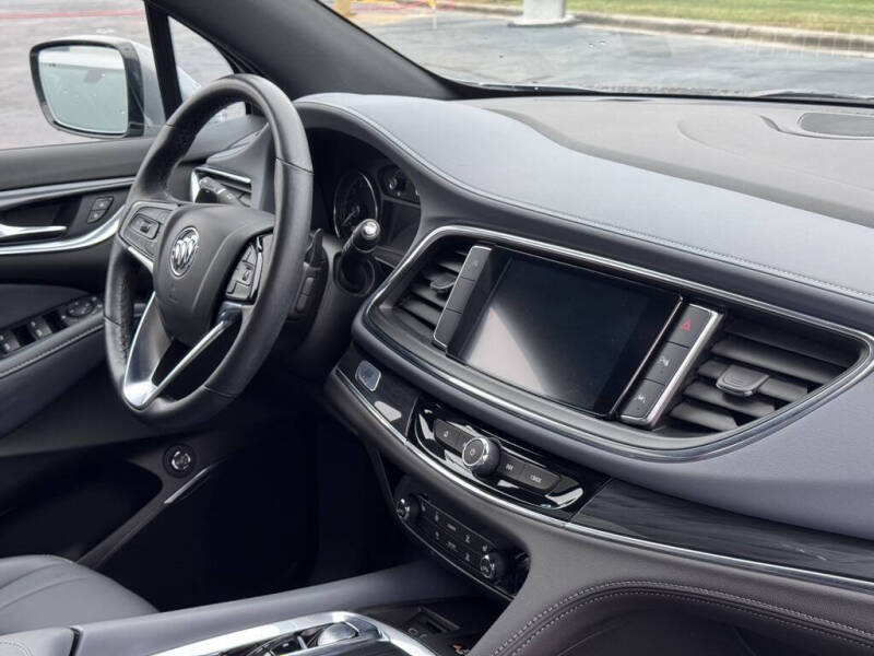 2023 Buick Enclave Essence