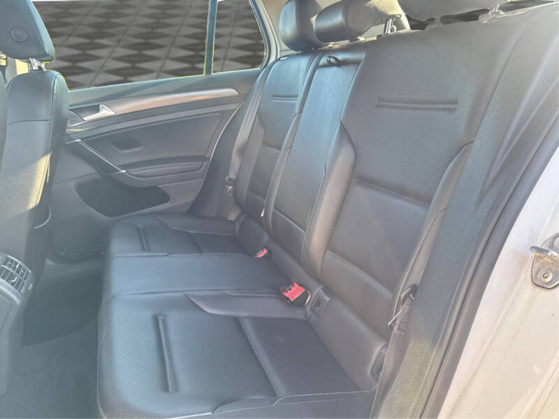 2018 Volkswagen Golf TSI SE