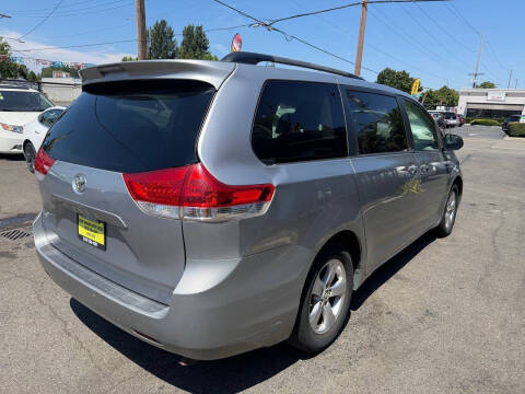 2014 Toyota Sienna LE 8-Passenger