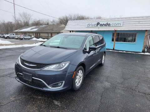 2020 Chrysler Pacifica for sale at DrivePanda.com in Dekalb IL