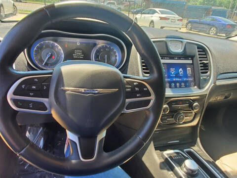 2017 Chrysler 300 Limited