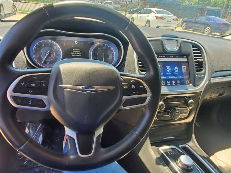 2017 Chrysler 300 Limited