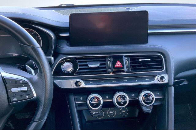 2023 Genesis G70