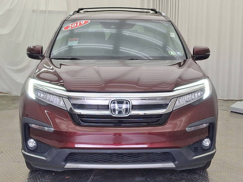 2019 Honda Pilot Touring w/Rear Captain's Chairs