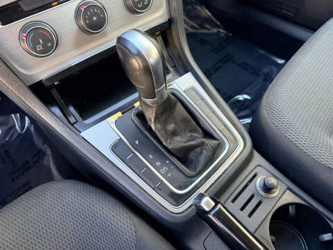 2016 Volkswagen Golf TSI SE