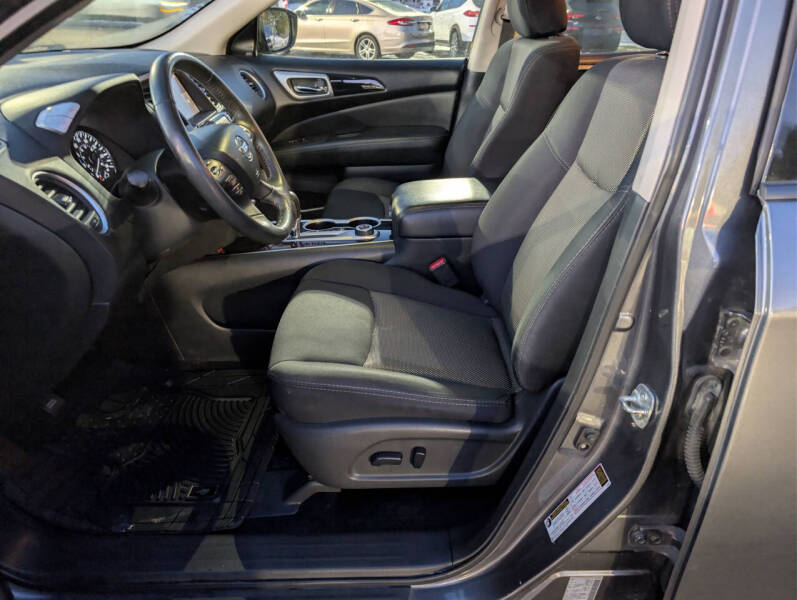 2019 Nissan Pathfinder SV