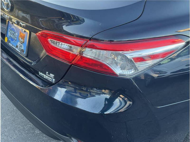 2018 Toyota Camry Hybrid LE