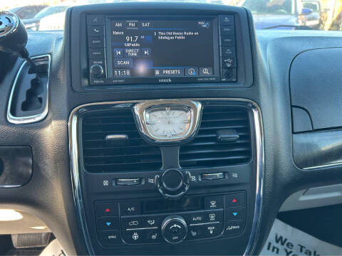 2015 Chrysler Town and Country Touring-L