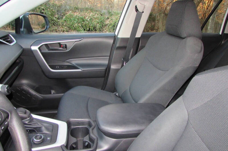 2020 Toyota RAV4 Hybrid LE