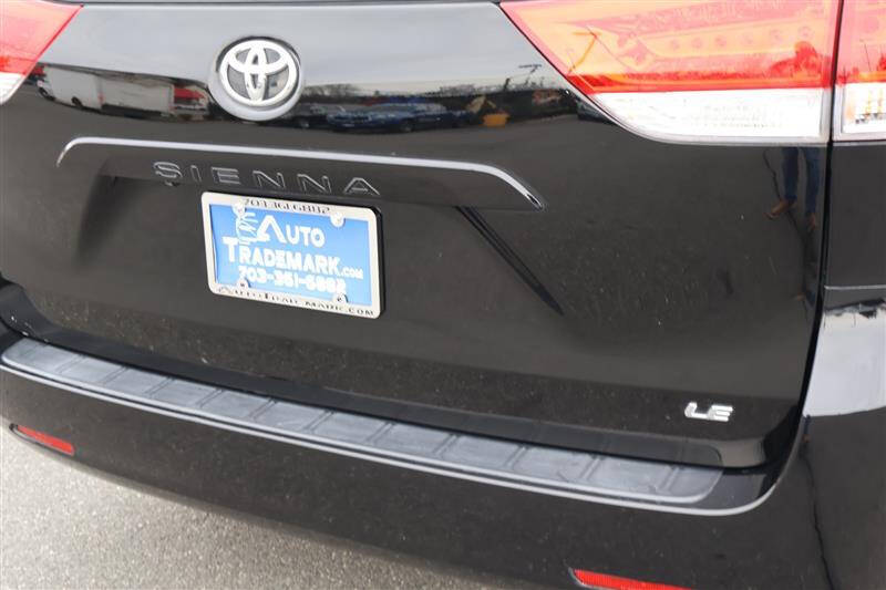 2013 Toyota Sienna LE 8-Passenger