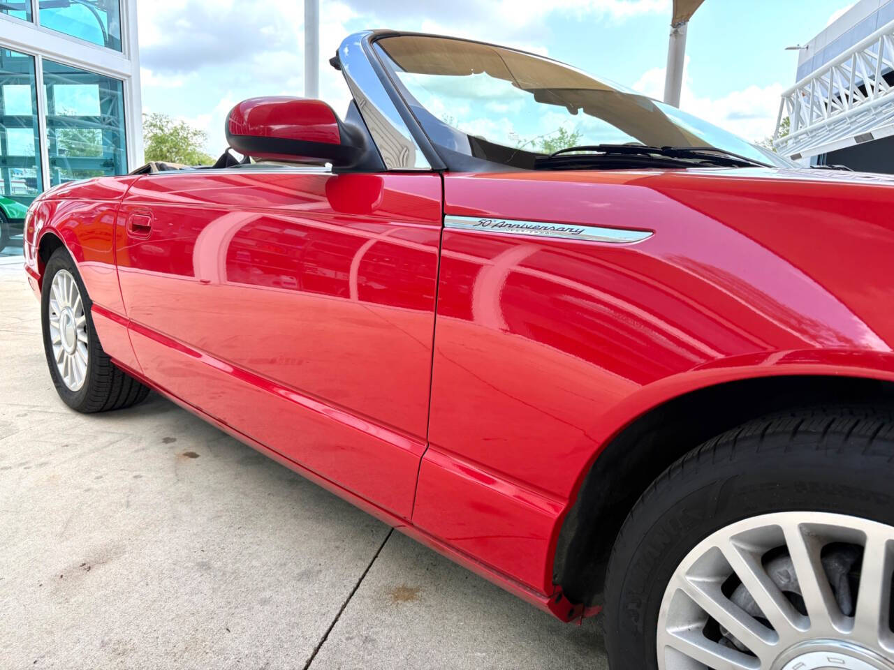2005 Ford Thunderbird 18