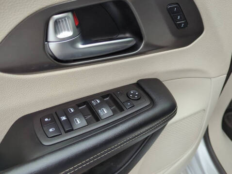 2023 Chrysler Pacifica Plug-In Hybrid Touring L