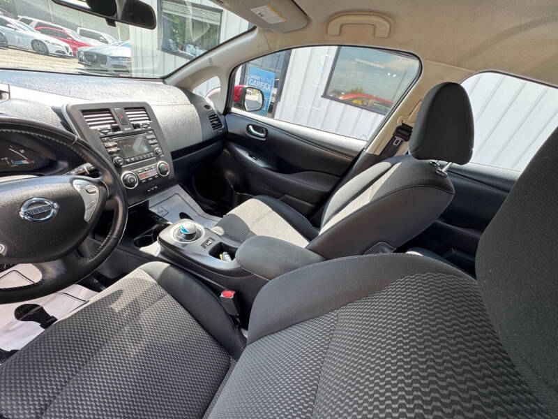 2015 Nissan LEAF SV