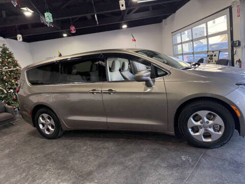 2018 Chrysler Pacifica Hybrid Touring Plus