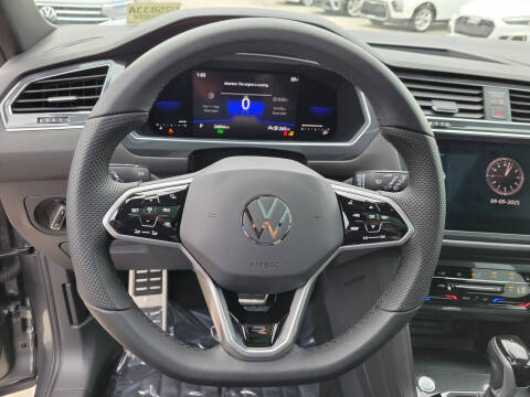 2022 Volkswagen Tiguan SE R-Line Black