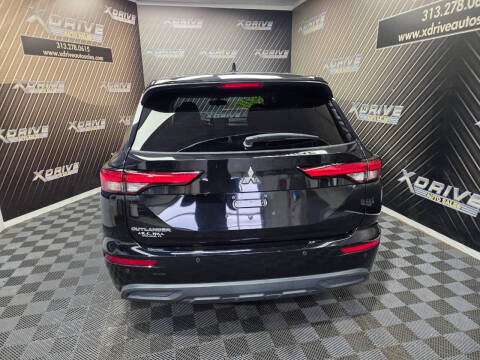2022 Mitsubishi Outlander ES