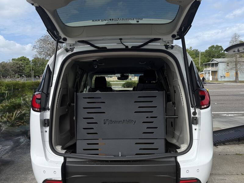 2024 Chrysler Pacifica Touring L