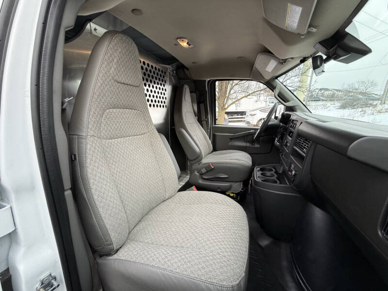 2025 Chevrolet Express 2500