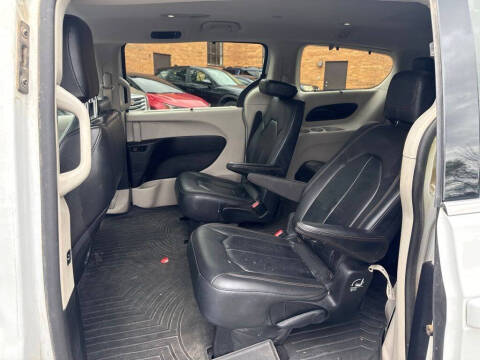 2017 Chrysler Pacifica Touring-L