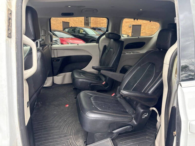2017 Chrysler Pacifica Touring-L