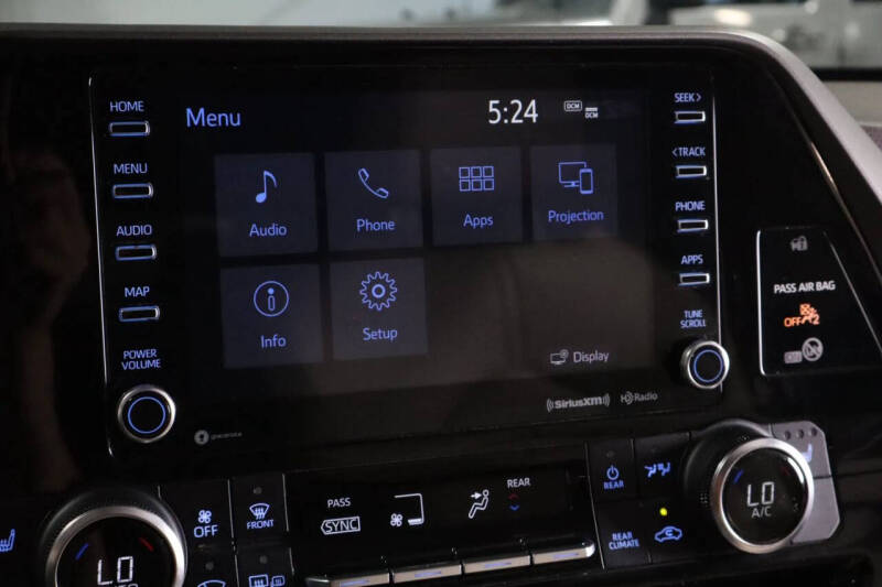 2022 Toyota Highlander Hybrid XLE