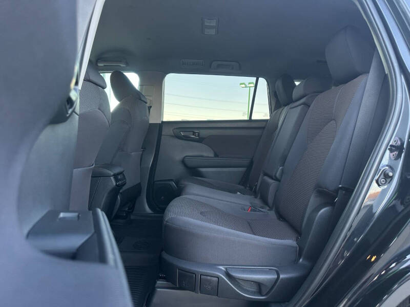 2020 Toyota Highlander LE