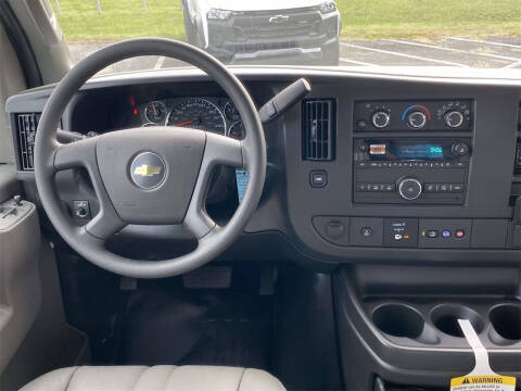 2025 Chevrolet Express 3500