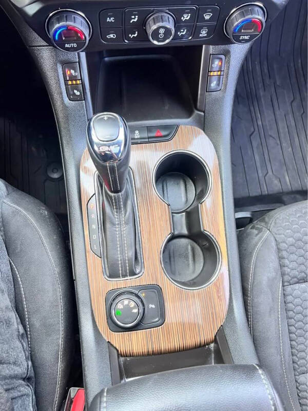 2017 GMC Acadia SLE-2