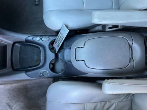 2004 Toyota Sequoia SR5