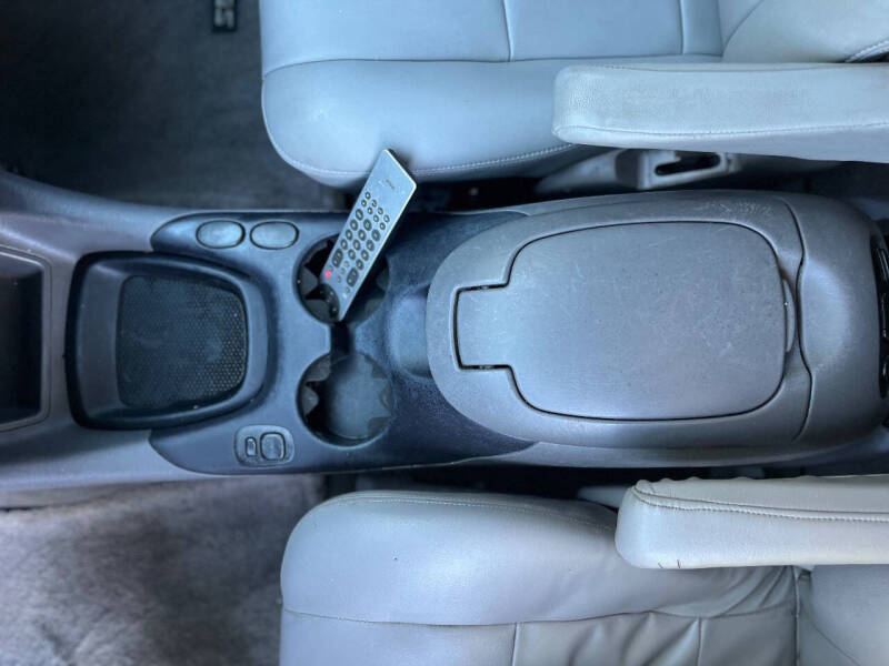 2004 Toyota Sequoia SR5