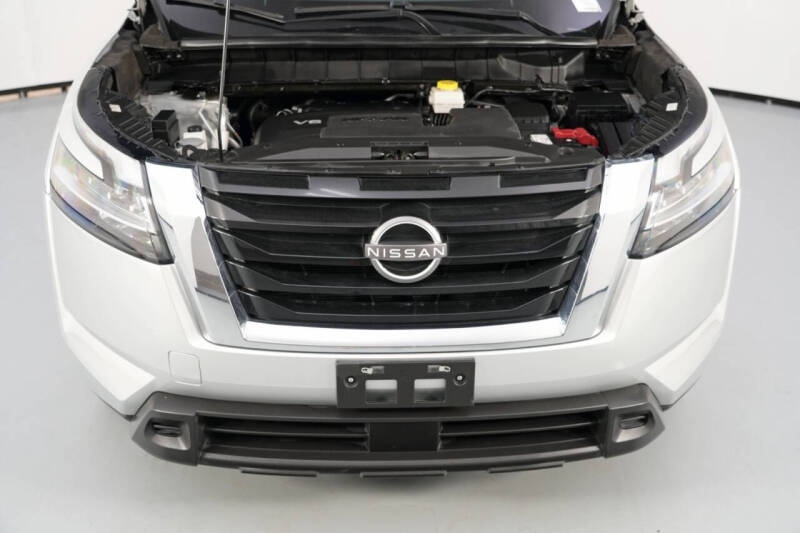 2022 Nissan Pathfinder SV