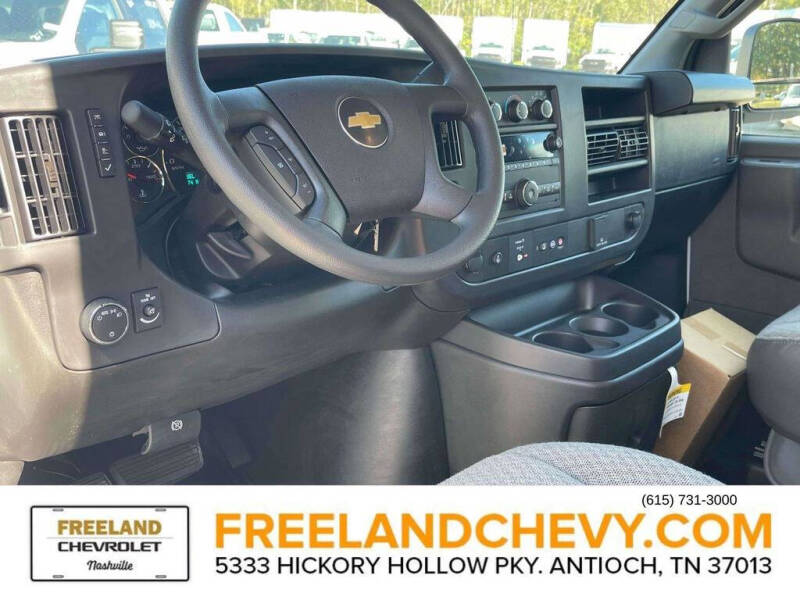 2025 Chevrolet Express 3500