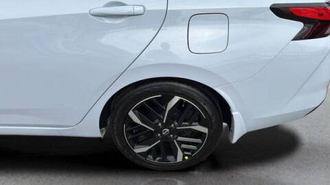 2025 Nissan Versa SR