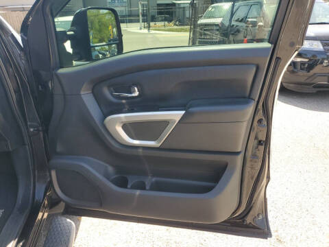 2017 Nissan Titan SV