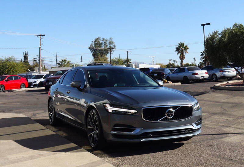 2018 Volvo S90 T8 Momentum