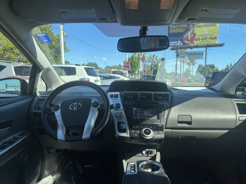 2013 Toyota Prius v Five