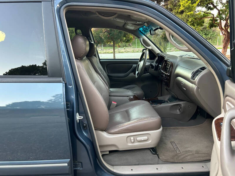 2005 Toyota Sequoia SR5