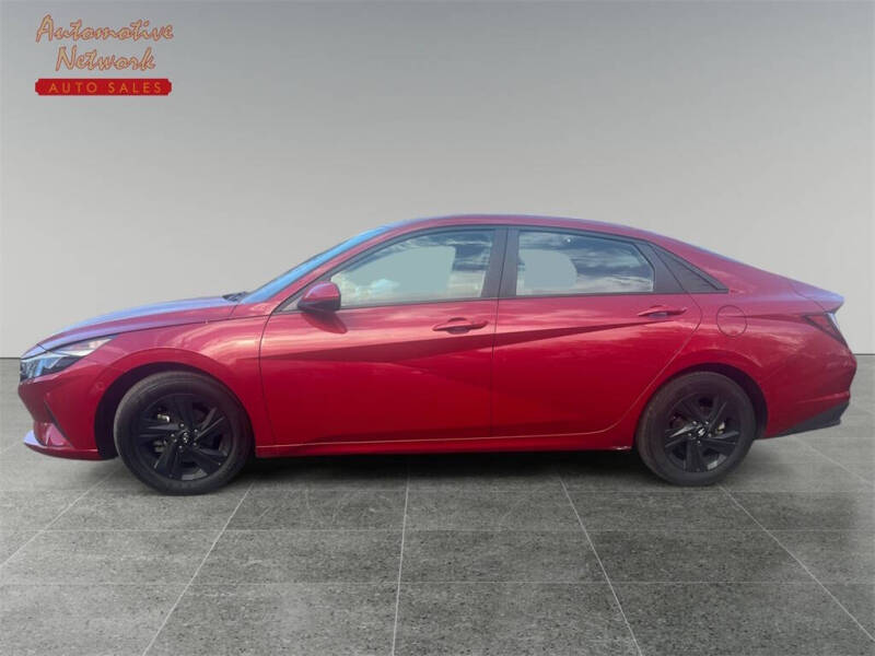 2022 Hyundai Elantra null photo 3