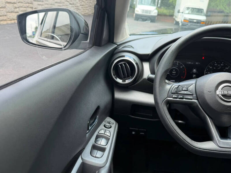 2023 Nissan Kicks SV