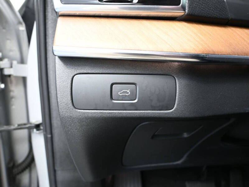 2024 Volvo XC90 B5 Plus Bright Theme