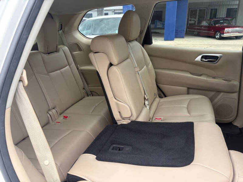 2017 Nissan Pathfinder SL