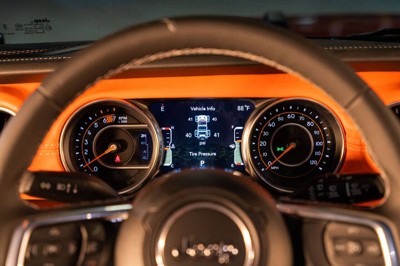 2018 JEEP Wrangler SUV / Crossover - $47,999