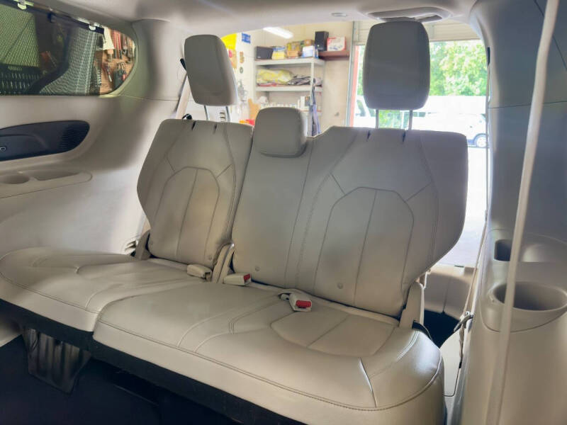 2017 Chrysler Pacifica Touring-L