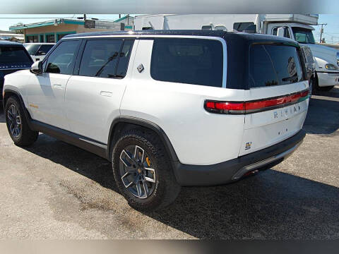 2023 Rivian R1S Adventure