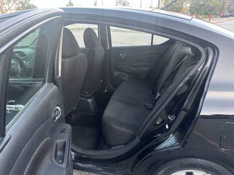 2018 Nissan Versa SV