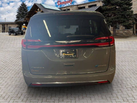 2025 Chrysler Pacifica Plug-In Hybrid Select