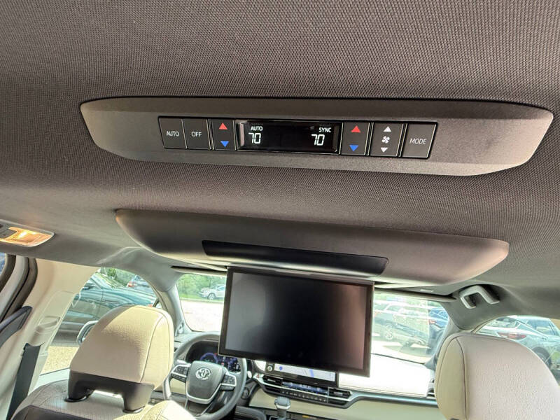 2025 Toyota Sienna Limited 7-Passenger