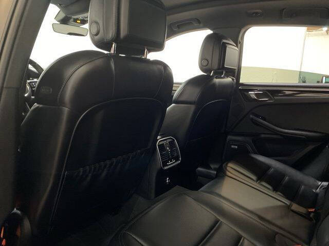 2023 Porsche Macan T