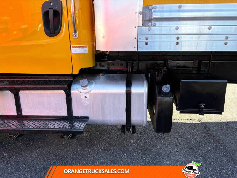 2019 Freightliner M2 106